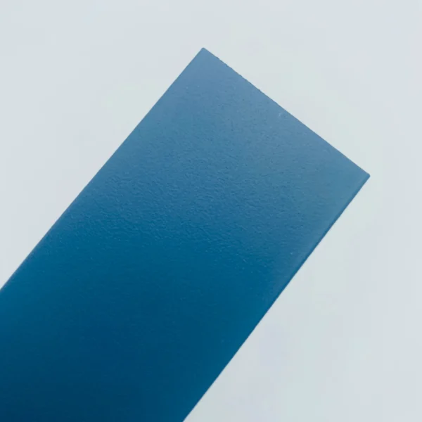 Surface spraying aluminium profiles