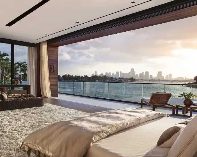 Coastal Villa with Corrosion-Resistant Aluminum Windows